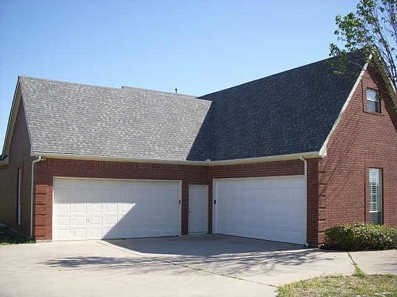 2nd image of 5612 Estate Ln