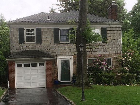 3rd image of 18 Oxford Blvd