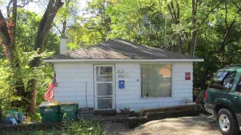 1st image of 113 E Grand Ave
