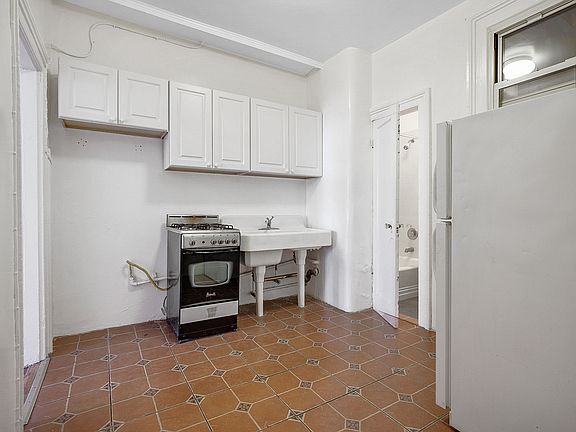 4th image of 413 E 87th St #3