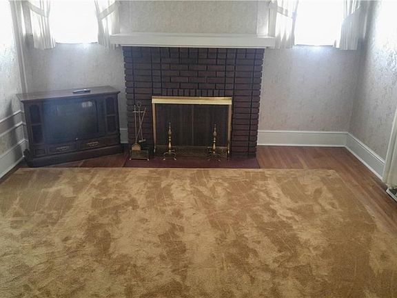 3rd image of 370 Donnan Ave