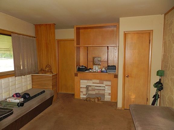 2nd image of 813 Broadway Ave