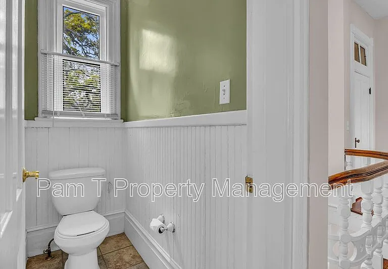 201 W 37th St #MAIN HOUSE — Photo 27