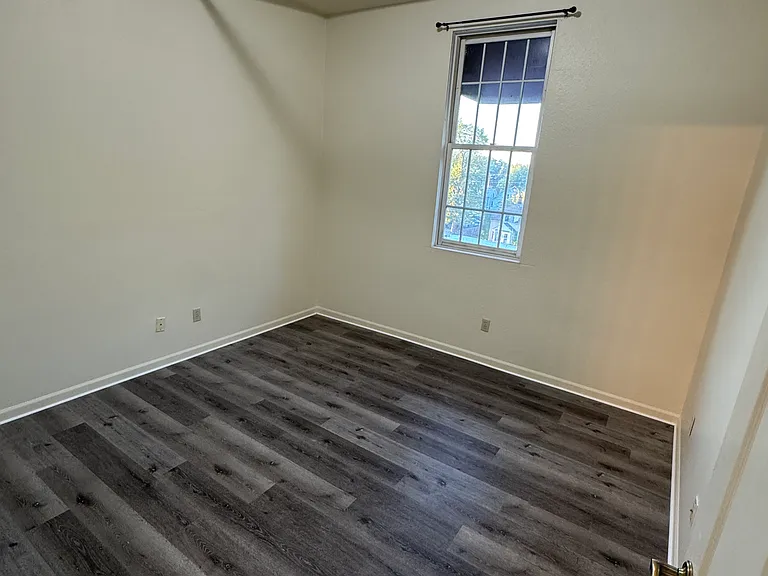 Pioneer Point Apartments — Photo 20
