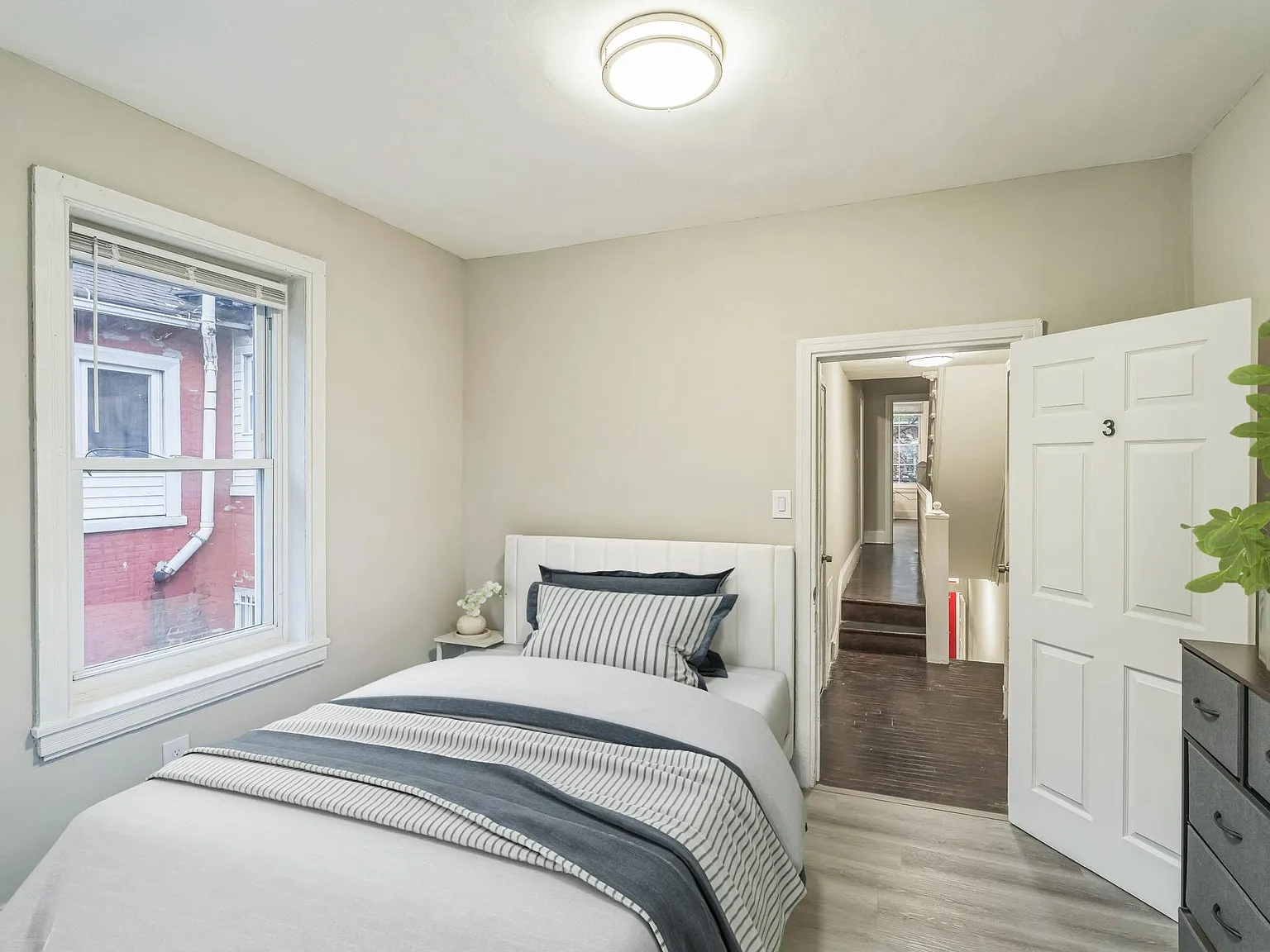 4 bed, 2.0 bath, 1554 sqft, $1,139 — Photo 3