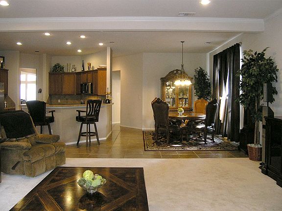 5th image of 4512 Lindberg Dr