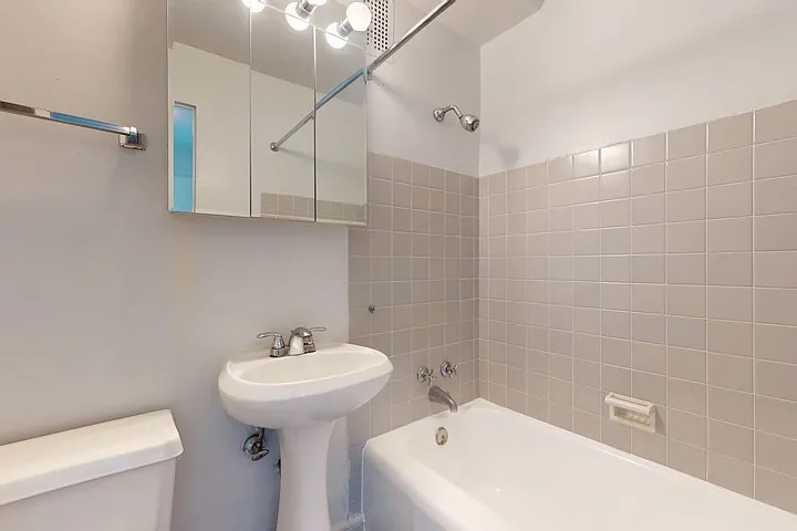Lake Meadows Apartments — Photo 279