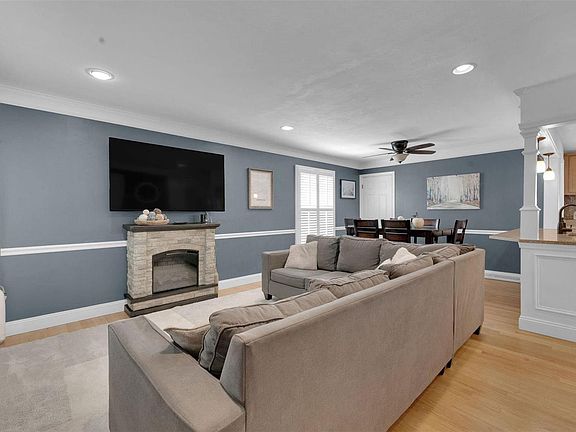 4th image of 245 Crest Ave