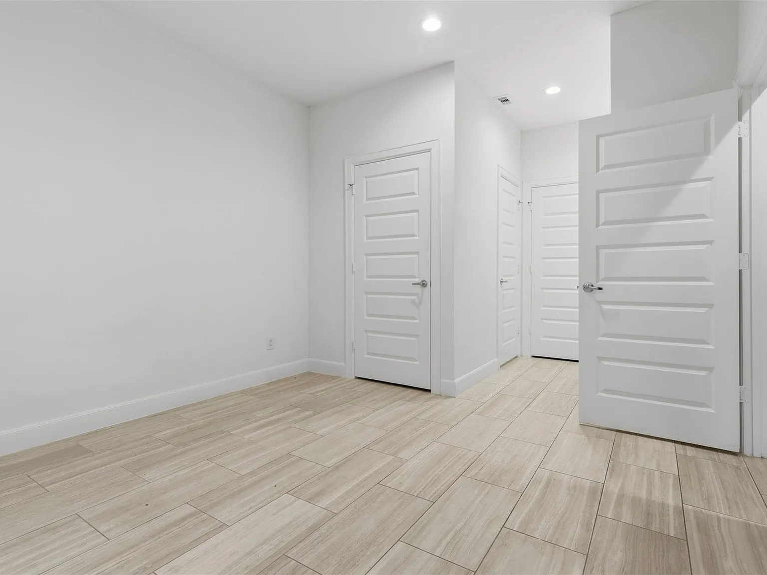 3 bed, 3.5 bath, 2092 sqft, $2,850 — Photo 4