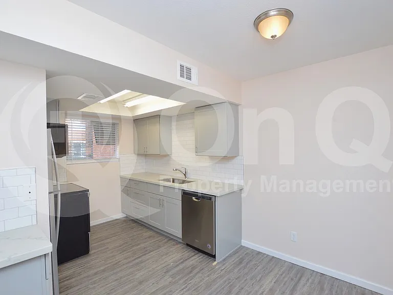 1418 E Knoll Cir #3 — Photo 5