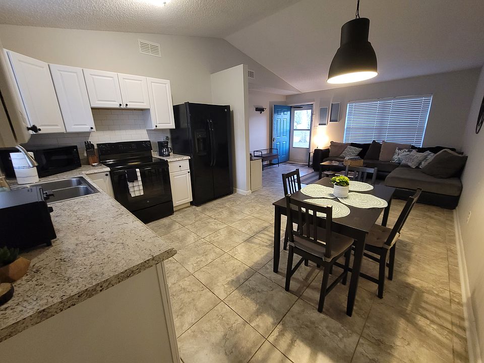 1st image of 40430 Trotter Ln