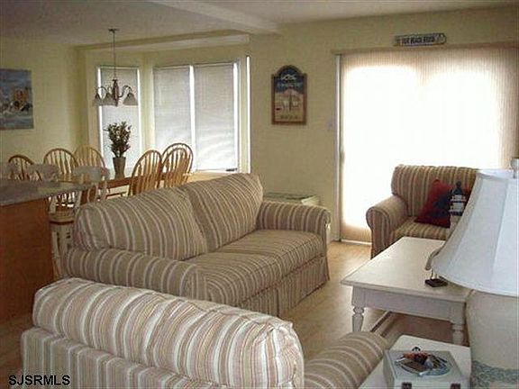 5th image of 1816 Wesley Ave #2