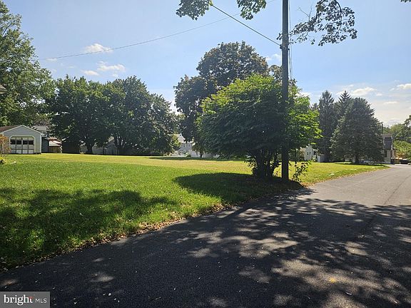 5th image of 13 Linden Ave