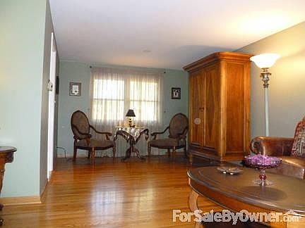 5th image of 902 Harwich Ln