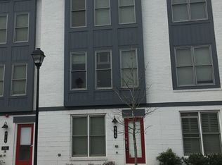 916 Pete Jones Way, Alexandria, VA 22314