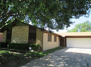722 Blueberry Ln, Grand Prairie, TX 75052