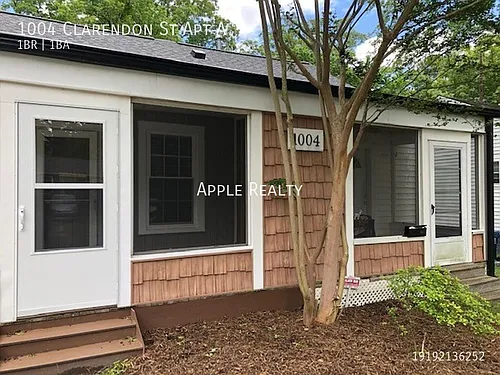 1004 Clarendon St Photo 1
