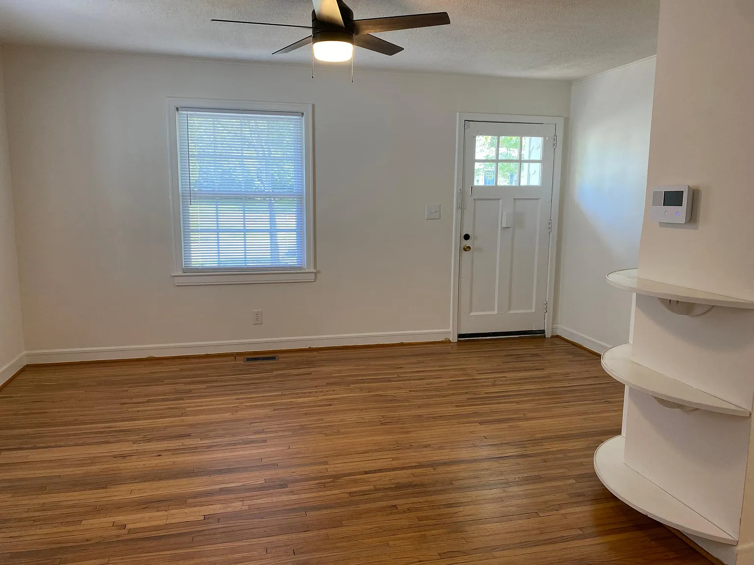 2 bed, 860 sqft, $2,200 — Photo 2