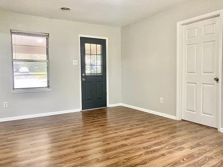 123 E Hoyt Dr — Photo 7