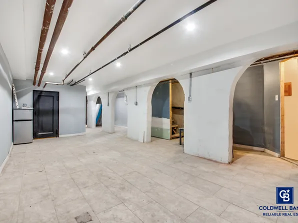 35 Herkimer Street image 10 of 11