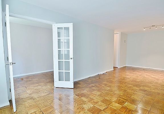 4th image of 201 E 36th St APT 4B