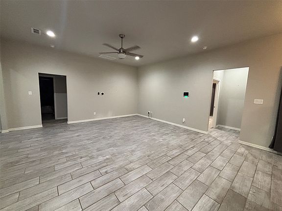 4th image of 621 N Avenue B