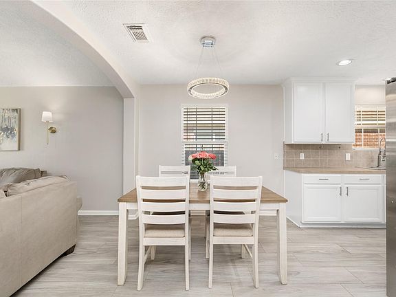 4th image of 2435 Colonial Springs Ln