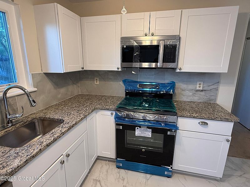 4th image of 1 Meadowlark Drive