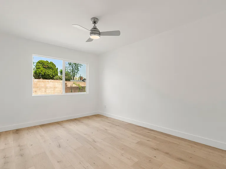 21731 Bryant St — Photo 14