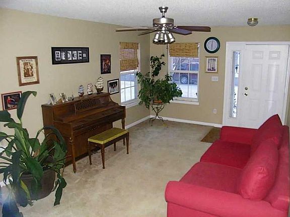 4th image of 2125 Cherry Park