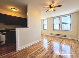 818 W Diversey Ave #S, Chicago, IL 60614