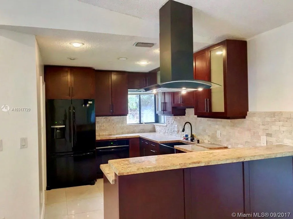 3 bed, 1288 sqft, $3,100 — Photo 3