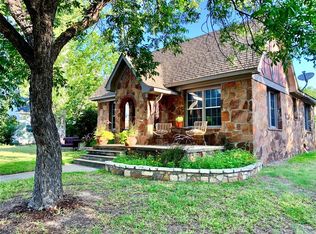 305 E Grand Ave, Comanche, TX 76442