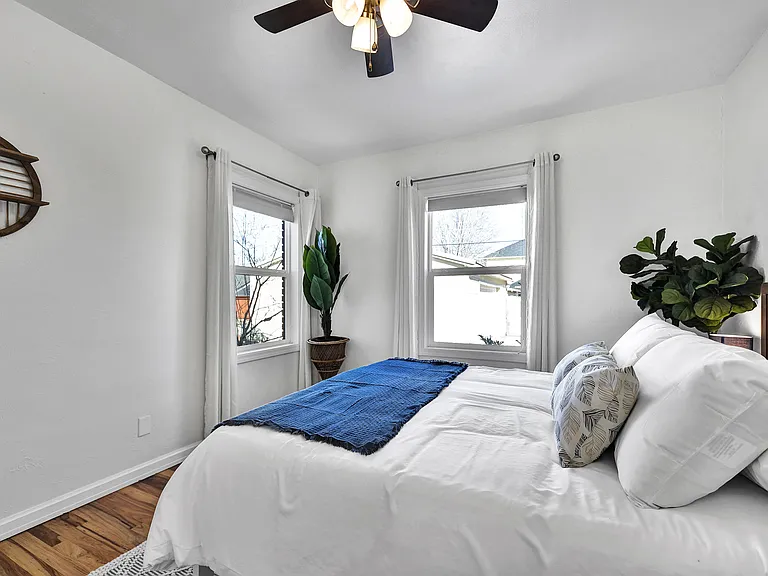 2306 W Madison Ave — Photo 20