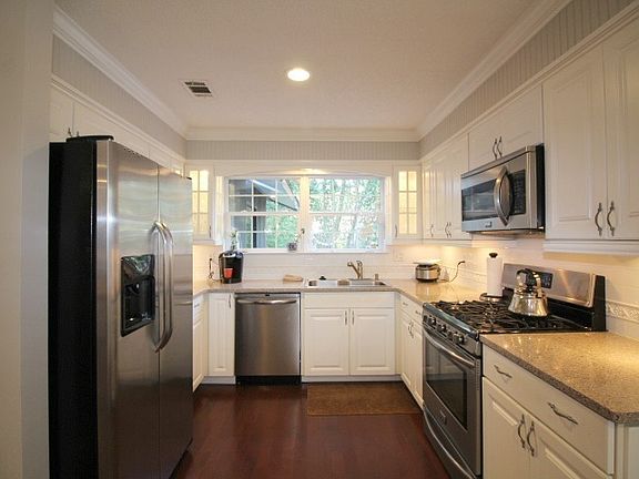 5th image of 1635 Oakmont Cir