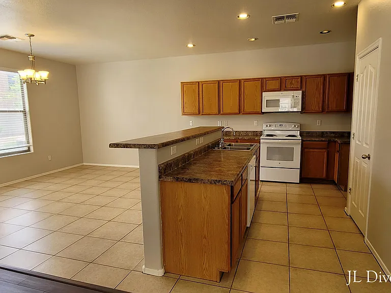 6895 S Amethyst Dr — Photo 7