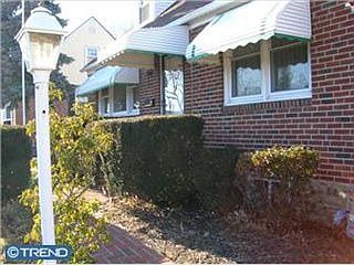 2nd image of 425 E Rively Ave