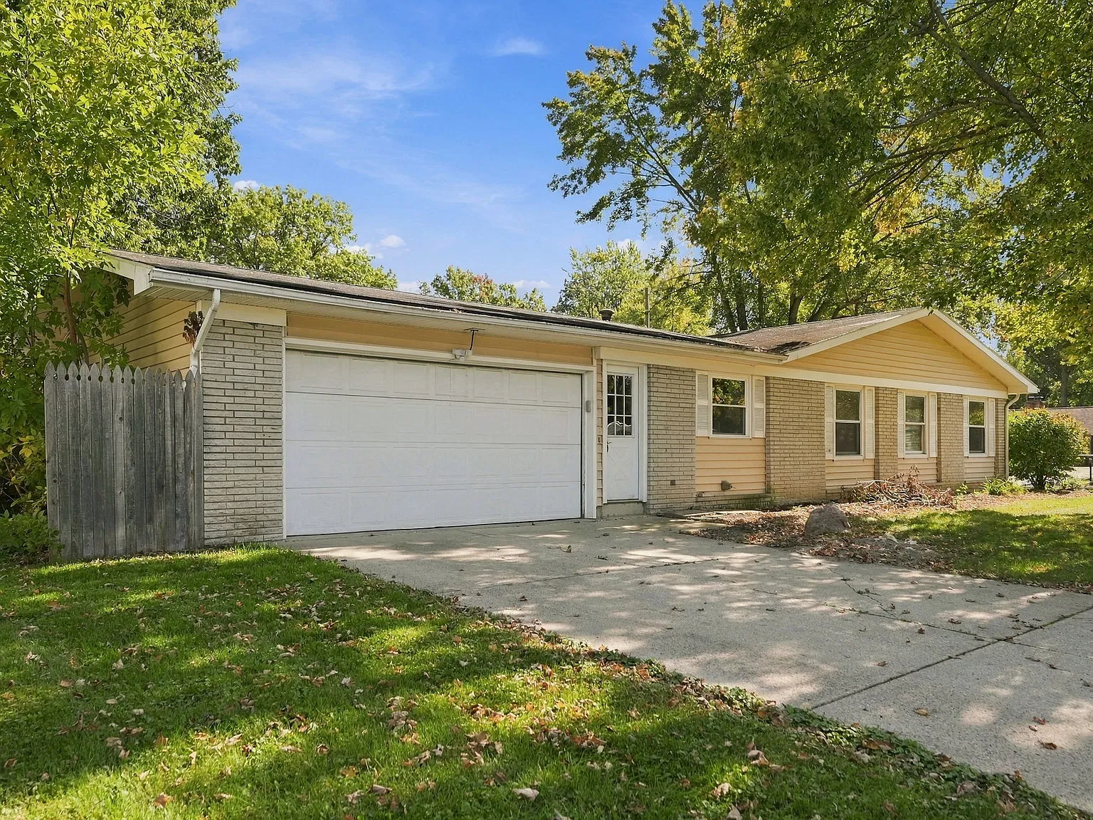 4 bed, 2.5 bath, 2045 sqft, $2,450 — Photo 3