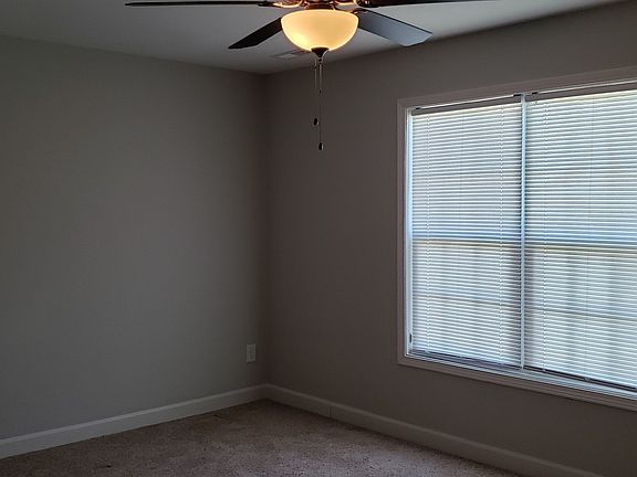 5th image of 516 Amberdale Cir E