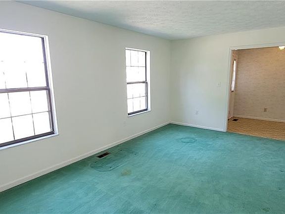 3rd image of 986 Congress Park Dr