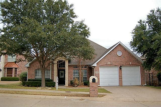 1st image of 2606 Lakeside Dr