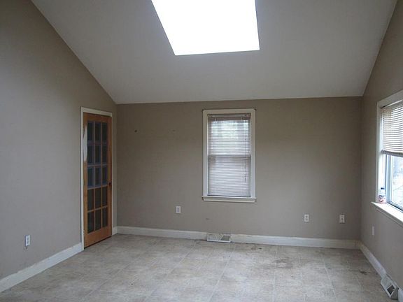 5th image of 84 Annawon Dr