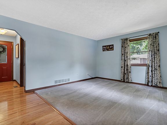 4th image of 515 Greenlee Dr