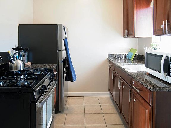 4th image of 301 Curtner Ave APT 2
