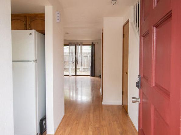 1327 Maple Leaf Ct APT 4A, Medford, OR 97504