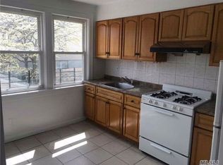 15906 59th Ave, Fresh Meadows, NY 11365