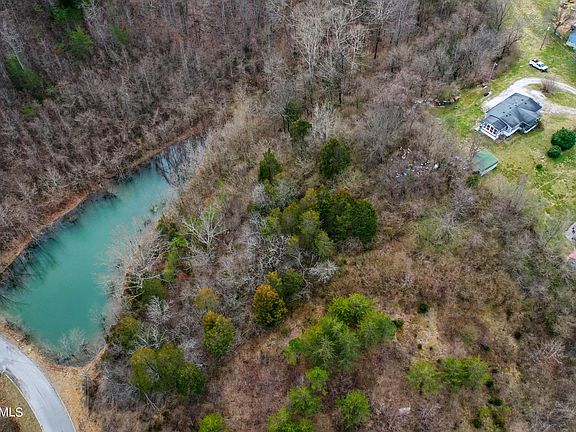 4th image of Red Oak Ln