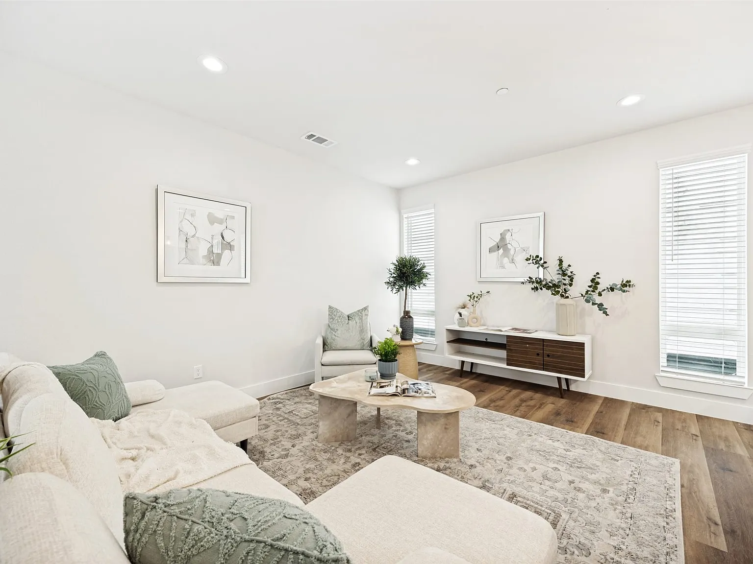 2 bed, 2.5 bath, 1533 sqft, $3,400 — Photo 3