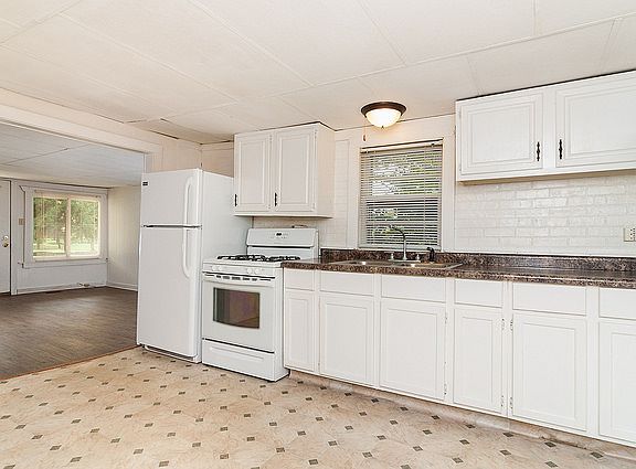 2nd image of 04859 Leonard St