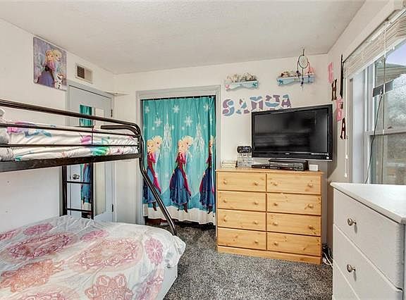 3rd image of 450 N Neconi Ave